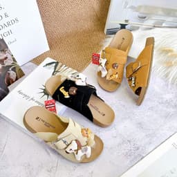 Dép Bánh Mì Nữ Đính Charm Dễ Thương, Quai Ngang Khóa Vuông Đế Dày 2