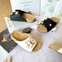 Dép Bánh Mì Nữ Đính Hoa 3D, Quai Ngang Bản Rộng Đục Lỗ Đế Dày 2