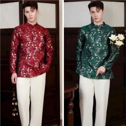 Áo dài Nam Cẩm Vũ dáng ngắn 2 màu đỏ - xanh rêu - chất liệu gấm dệt ánh kim cứng cáp vừa phải - nam tính 1