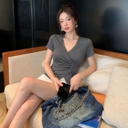 [Có Bigsize 45-85kg] Áo Thun Nữ Tay Ngắn Cổ V Viền Ren Vạt Xéo Phối Cúc Dáng Ôm Nữ Tính LIMO MS668 2