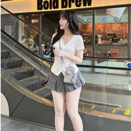 [Có Bigsize 45-85kg] Áo Thun Nữ Tay Ngắn Cổ V Viền Ren Vạt Xéo Phối Cúc Dáng Ôm Nữ Tính LIMO MS668 4