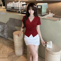 [Có Bigsize 45-85kg] Áo Thun Nữ Tay Ngắn Cổ V Viền Ren Vạt Xéo Phối Cúc Dáng Ôm Nữ Tính LIMO MS668 7