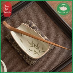 Máng đựng trà sứ họa cành trúc kèm muỗng gạt trà tre 3