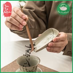 Máng đựng trà sứ họa cành trúc kèm muỗng gạt trà tre 2