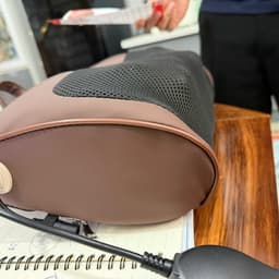 Máy massage cổ vai gáy lưng Queen Crown MC002 2