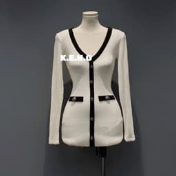 Đầm Tăm Len Gân Ôm Dáng Cổ V Phối Viền Nút Cài Tay Dài Dáng Ngắn Tôn Dáng Thanh Lịch Thu Đông Kieupham.shop 7