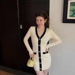 Đầm Tăm Len Gân Ôm Dáng Cổ V Phối Viền Nút Cài Tay Dài Dáng Ngắn Tôn Dáng Thanh Lịch Thu Đông 6