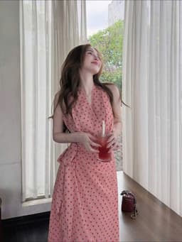 Đầm váy dài, Đầm đi biển tôn dáng chất Mango chấm bi kiểu sát nách phối dây nơ eo dáng dài_QCMK 7