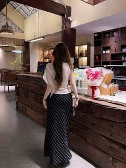 Set váy dài, Set áo kiểu lệch vai cổ đổ kèm phụ kiện phối chân váy chất Đũi sọc chéo dáng đuôi cá 5