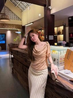 Set váy dài, Set áo kiểu lệch vai cổ đổ kèm phụ kiện phối chân váy chất Đũi sọc chéo dáng đuôi cá 4