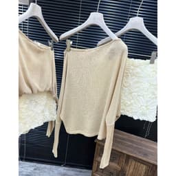 Set áo len mỏng lệch vai tay rơi kèm chân váy ren hoa nổi 3D TuMy Fashion HM-154 3