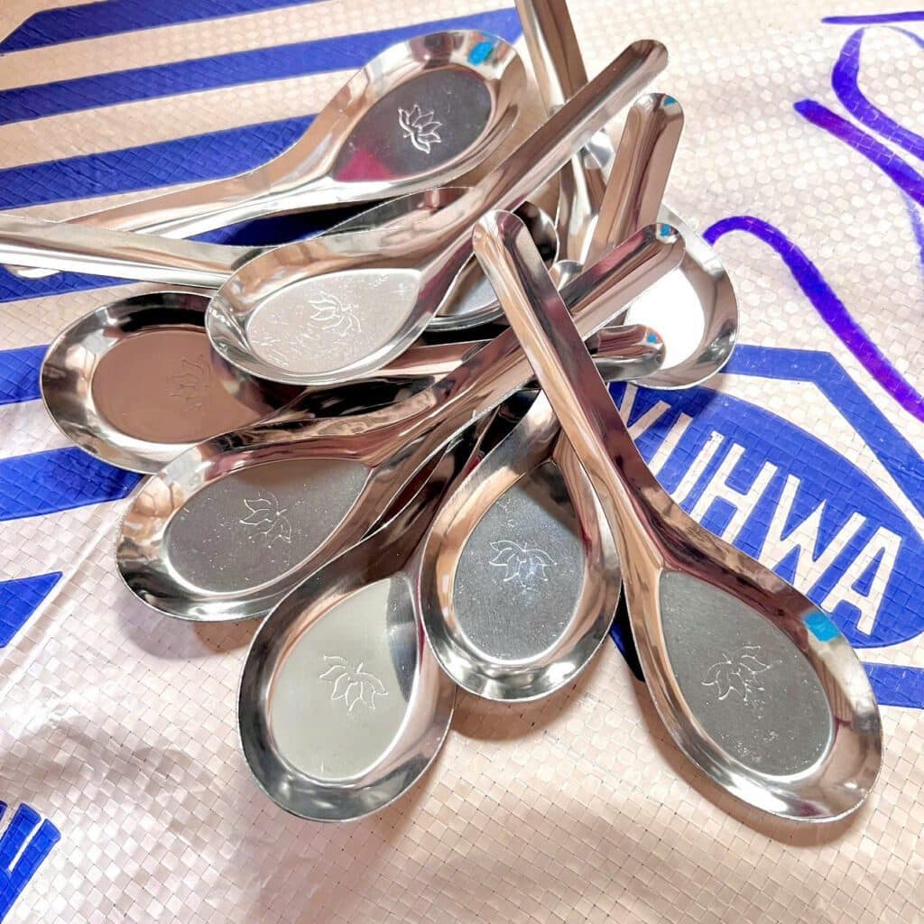 Thìa/Muỗng inox cao cấp hoa sen và Nhựa Phíp Lùn Việt Nhật 2856. LMS