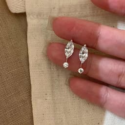 B20 Khuyên tai đá Zircon hình lá phong cách sang trọng 1