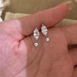 B20 Khuyên tai đá Zircon hình lá phong cách sang trọng 4