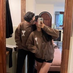 𝟏𝟒𝐚𝐦.𝐬𝐭𝐮𝐝𝐢𝐨 | Áo Len Polo Cổ Bẻ Cardigan Nam Nữ Thêu Trái Tim Chữ A Form Rộng Đồ Đôi Thu Đông 3
