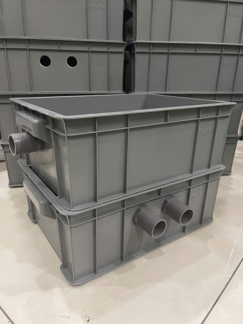 Bộ lọc baki Màu Xám - tràn trên cho hồ cá dưới 500 lít - Kích Thước 34x26x13 ống vào phía trước phi 27
