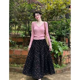 Set áo thun tăm cài nút tay dài và chân váy maxi xoè 5