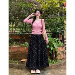 Set áo thun tăm cài nút tay dài và chân váy maxi xoè 4
