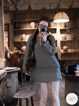 Váy Len Nữ Sọc Đen Trắng Dáng Xòe Tay Dài Cổ Tròn Khuy Đá Style Hàn Quốc Cao Cấp TUMY Design HM-161 4