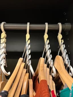 Móc Treo Quần Áo Tiết Kiệm Diện Tích - Treo 5 Móc Áo - Nhựa Cao Cấp - Tủ Quần Áo, Phòng Ngủ 1