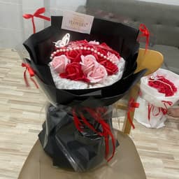 ( baner 20/10) ( Mẫu mới hot) Bó hoa sáp  hàn quốc 20 bông bọc giấy bóng kính  kèm banner 20/10 tặng quà dip 20/10 5