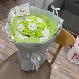 ( baner 20/10) ( Mẫu mới hot) Bó hoa sáp  hàn quốc 20 bông bọc giấy bóng kính  kèm banner 20/10 tặng quà dip 20/10 4