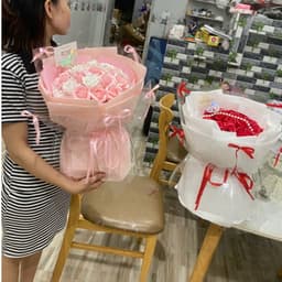 ( baner 20/10) ( Mẫu mới hot) Bó hoa sáp  hàn quốc 20 bông bọc giấy bóng kính  kèm banner 20/10 tặng quà dip 20/10 2