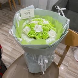 ( baner 20/10) ( Mẫu mới hot) Bó hoa sáp  hàn quốc 20 bông bọc giấy bóng kính  kèm banner 20/10 tặng quà dip 20/10 3