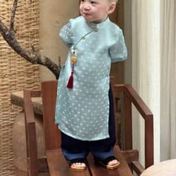 Áo dài bé trai kèm quần 4 màu - chất liệu lụa cao cấp - tặng kèm dây khánh - hàng thiết kế loại 1 chuẩn y hình 4