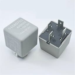Relay Rơ Le cầu chì 30A Mã GM 94580702 giá 1 chiếc 1