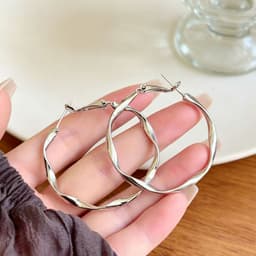 Bông Tai Khoen Tròn Xoắn Sóng Màu Bạc, Khuyên Tai Nữ Bản To Uốn Lượn Cách Điệu Phong Cách Hàn Quốc Sang Trọng Cá Tính 2