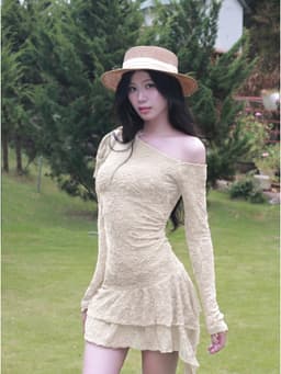 [LYNLUX] Đầm Ren Hoa Hồng Ôm Body Cổ Trễ Vai Lệch Tầng QuyẾn Rũ - Váy Ren Dài Tay Dáng Xòe Bánh Bèo Đi Chơi Tiệc 2