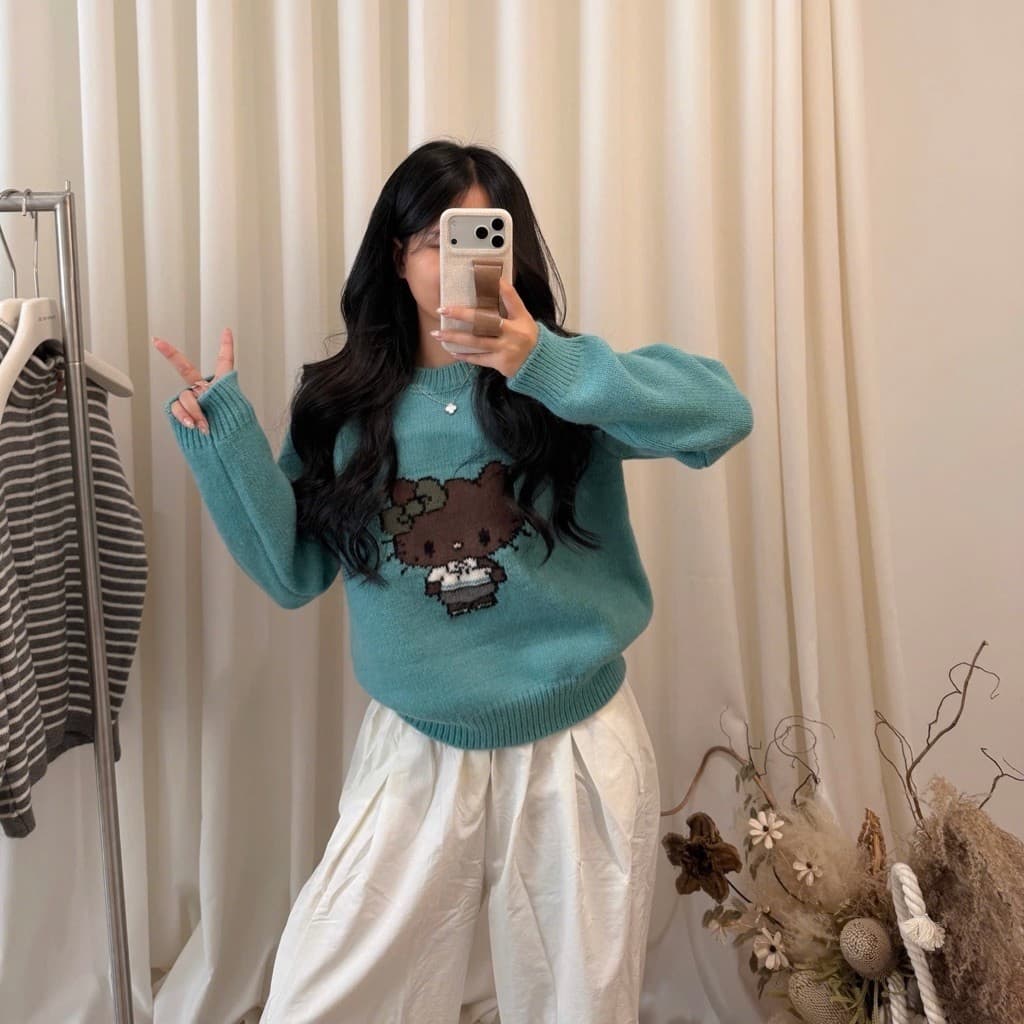 𝟏𝟒𝐚𝐦.𝐬𝐭𝐮𝐝𝐢𝐨 | Áo Len Nữ Cổ Tròn Dệt Kim Họa Tiết Hello Kitty Nơ Đáng Yêu Dáng Rộng Phong Cách Hàn Quốc Mặc Thu Đông