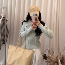 𝟏𝟒𝐚𝐦.𝐬𝐭𝐮𝐝𝐢𝐨 | Áo Len Nữ Cổ Tròn Dệt Kim Vặn Thừng Có Túi Ngực Thêu Logo Polo Hàn Quốc Dày Dặn Mặc Thu Đông 3