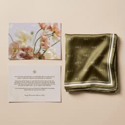 Khăn Lụa Vuông Màu Olive Họa Tiết Logo MACI MACI MCPKLKE0443 4