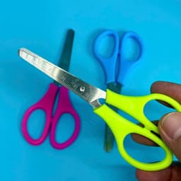 Kéo Học Sinh Nhỏ Gọn Tiện Lợi 503 Nhiều Màu. LMS 4