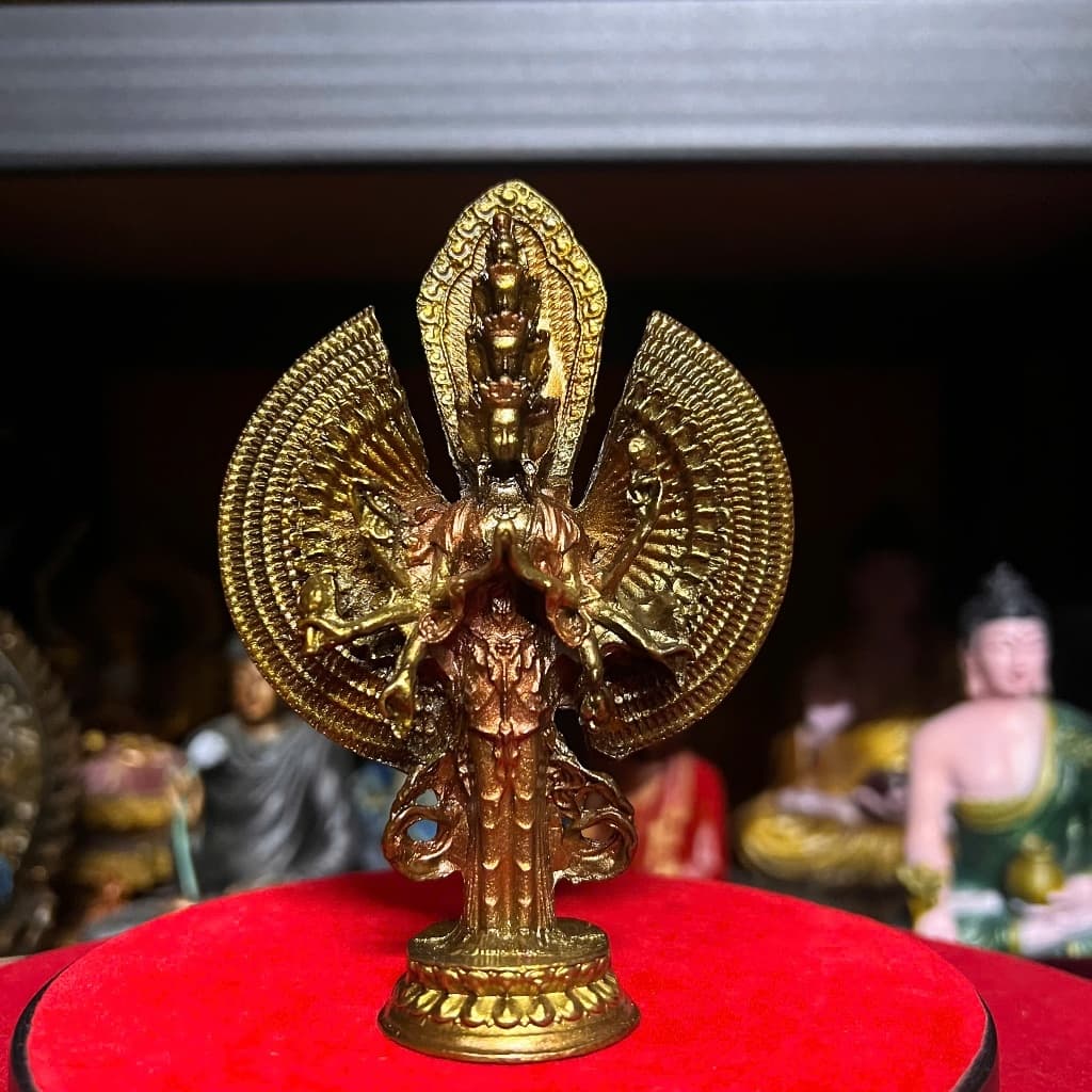 tôn tượng Avalokiteshvara Thập Nhất Diện Thiên Thủ Thiên Nhãn bằng đồng . cao 12 cm