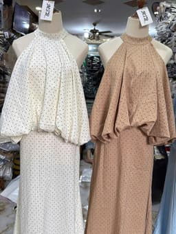 Set váy dài thiết kế nàng thơ áo cổ yếm chất Đũi chấm bi dáng bí bồng phối chân váy dáng đuôi cá dài 7