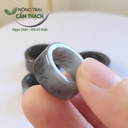 [Nông Trại Cẩm Thạch] Nhẫn Ngọc Cẩm Thạch Phỉ Thúy Bản Vuông Màu Gà Đen Tự Nhiên Type A Kèm kiểm định 7