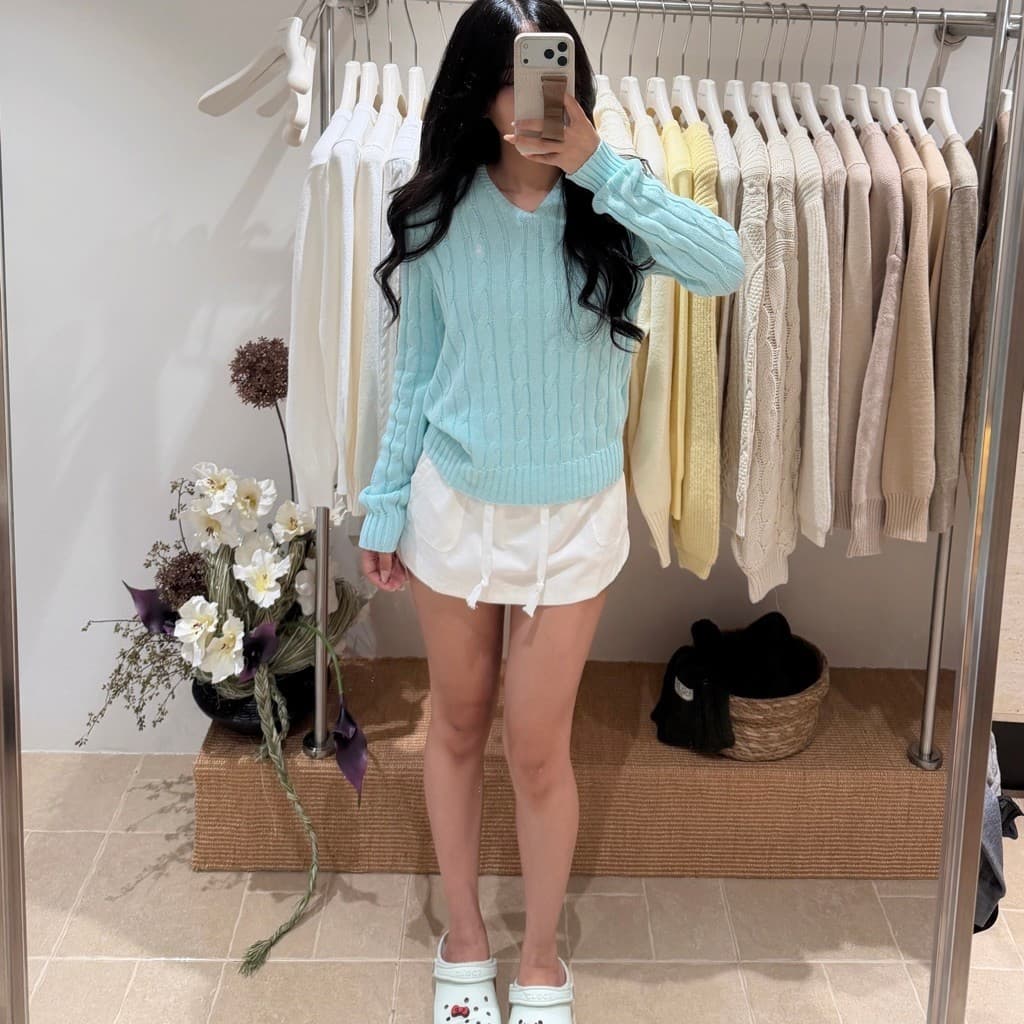 𝟏𝟒𝐚𝐦.𝐬𝐭𝐮𝐝𝐢𝐨 | Áo Len Nữ Cổ V Dệt Kim Vặn Thừng Thêu Logo Ngực Phong Cách Hàn Quốc Thanh Lịch Thu Đông