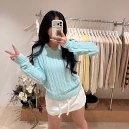 𝟏𝟒𝐚𝐦.𝐬𝐭𝐮𝐝𝐢𝐨 | Áo Len Nữ Cổ V Dệt Kim Vặn Thừng Thêu Logo Ngực Phong Cách Hàn Quốc Thanh Lịch Thu Đông 4