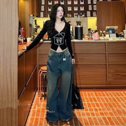Áo len nữ tay dài cổ sâu dáng ôm màu đen họa tiết nhà khóa phong cách thời trang 8