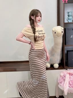 Set áo váy công sở, set thiết kế áo thun lệch vai in chữ kèm chân váy sọc dài tôn dáng đi chơi hẹn hò đi học 4