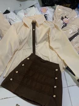 Set bộ công sở, Set thiết kế áo Lụa thái tay dài cổ bẻ kèm chân váy Kaki bố mini phối nút hoàng gia đi họp sự kiện_AXT 8