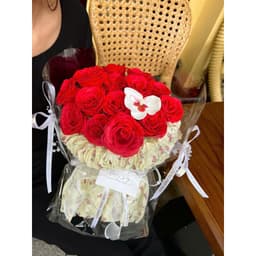 HỎA TỐC - Hoa sáp đỏ bó tròn xinh xắn, gắn dây nơ phù hợp tặng em bé của các anh 2
