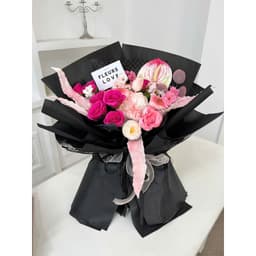 HỎA TỐC - Hoa sáp phối hồng sen và trắng, gói giấy đen nổi bật, sang trong dành tặng nàng 3