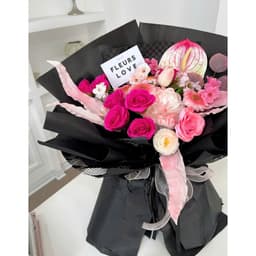HỎA TỐC - Hoa sáp phối hồng sen và trắng, gói giấy đen nổi bật, sang trong dành tặng nàng 4