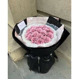 HỎA TỐC - Hoa sáp full hoa hồng, gói giấy đen tạo cảm giác che chở, vẻ đẹp mong manh 2