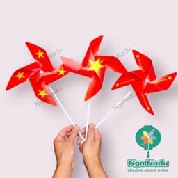 Sét 100 /50 Chong chóng CỜ ĐỎ IN SAO VÀNG,TÔI YÊU VIỆT NAM treo trang trí trường học,khai giảng 2/9,quán cà phê,trà sữa 3