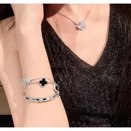 [Sẵn Ocean Charm] Vòng Tay Titan Cỏ Bốn Lá - Phụ Kiện Trang Sức Vòng Tay & Lắc Tay Thời Trang 8